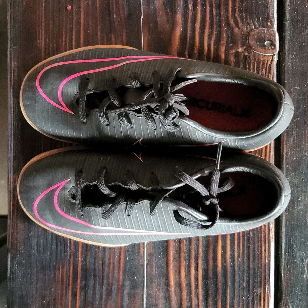 Nike Toddler Girl soccer turf sneaker